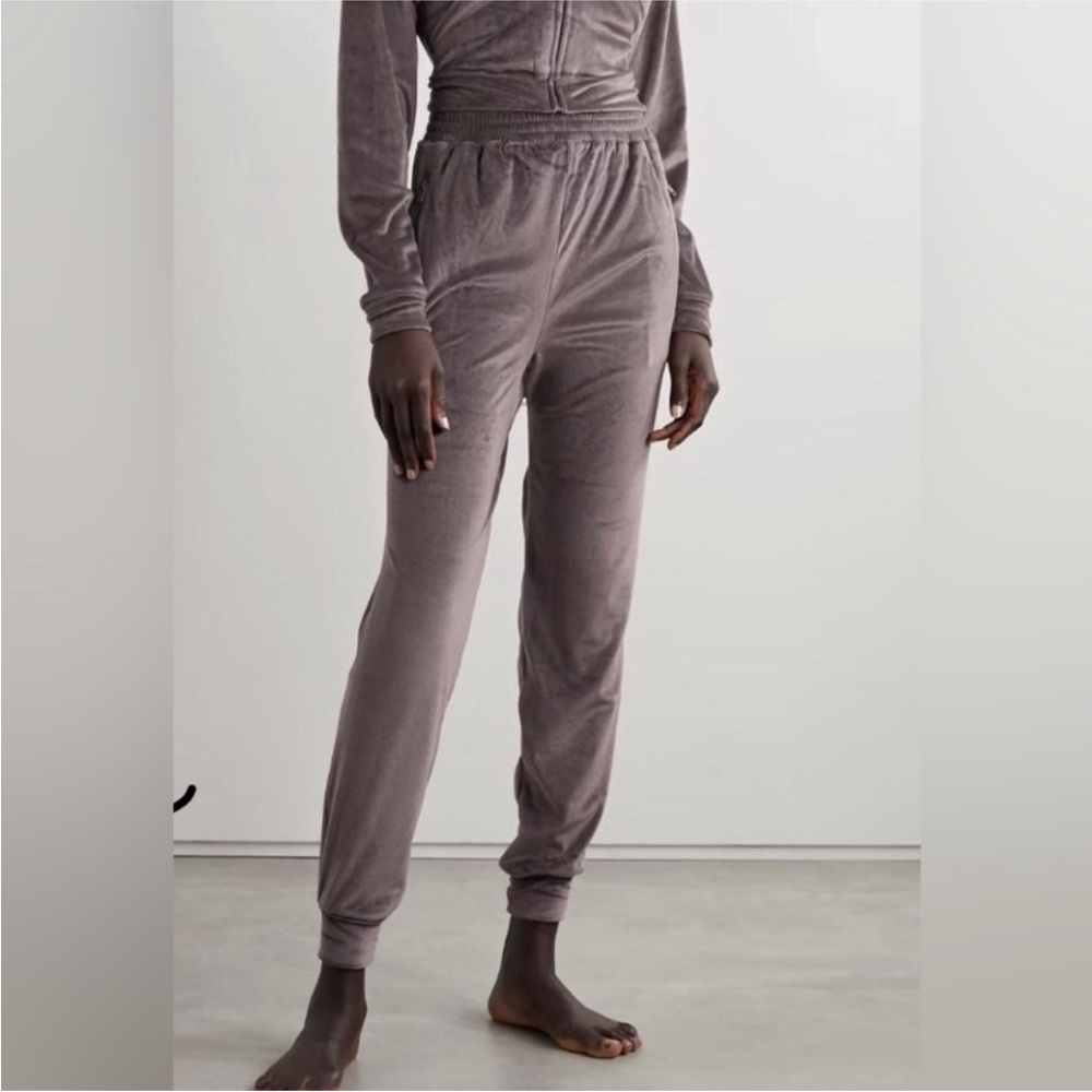 SKIMS Velour High Waisted Jogger Pants in Amethyst Medium